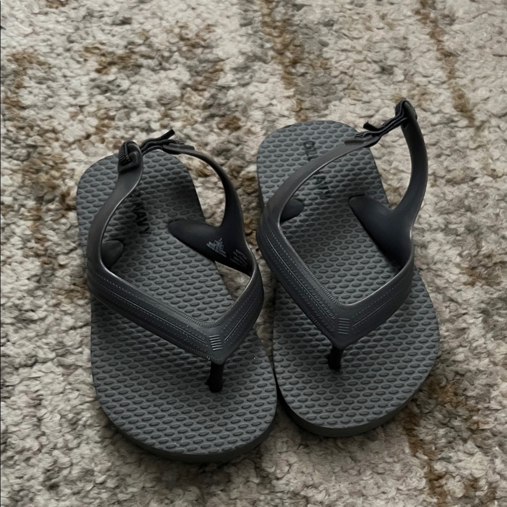 Old Navy Kids Gray Flip Flops